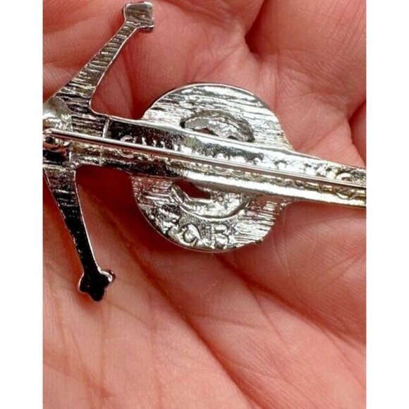 APS Scotland MacLachlan Clan Crest Kilt Pin Lion Head Crown Sword Creag An Tuirc - Picture 9 of 10